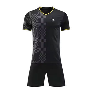 ชุดฟุตบอลผ้าโพลีเอสเตอร์100% สำหรับผู้ชายชุดฝึกผลิตจากปากีสถาน - Product Image 1