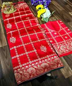 Saree en soie de dentelle de fleur pour mariage avec chemisier - Product Image 2