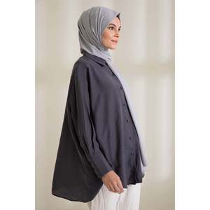 ผ้าคลุมไหล่ไหมสีเงินเมดินา - Product Image 2