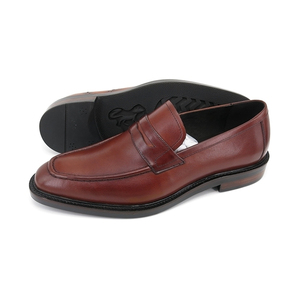 Zapatos de cuero marrón para hombre que ofrecen materiales de primera calidad y un diseño robusto, diseñados para una elegancia formal y comodidad. - Product Image 3