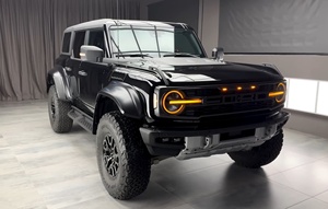 Ford Bronco Raptor 2024, Camioneta con Faros LED, Neumáticos R20, Volante a la Izquierda, Exterior Negro - Product Image 4