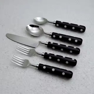 Ensembles de couverts en métal de conception d'aspect de luxe moderne faits à la main avec la poignée de résine ensemble de couverts en métal avec les ensembles de couverts de qualité de la meilleure qualité - Product Image 3