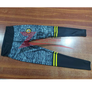Conjunto de sujetador y leggings personalizados para mujer, Conjunto de sujetador de malla de compresión de 2 piezas, impresión por sublimación de logotipos personalizados hechos en Pakistán - Product Image 2