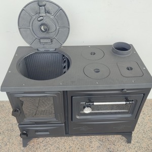 Estufa de Leña Contemporánea Ecológica de Aluminio con Horno para Uso en Villas, Cocina y Calefacción en Una Sola Unidad - Product Image 1