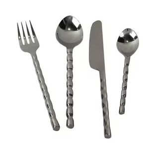 Juego de Cubiertos de Metal Chapado en Oro de Diseño Artesanal, Vajilla Personalizada para Fiestas - Product Image 2
