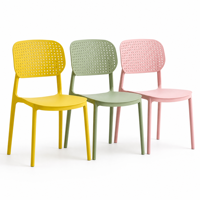Chaise de restaurant empilable en plastique PP perforé pour hôtel, jardin, terrasse, événements, patio, fête, extérieur, cour