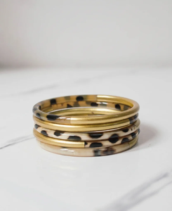 Bracelet en corne de buffle biologique de haute qualité |   Bijoux de mariage modernes polis faits à la main |   Accessoire de mode durable - Product Image 1