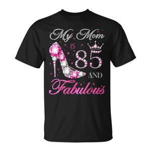 Maglietta per il 85° compleanno da donna. Celebra la fantastica ottava cinquevenna di mamma con il design 'My Mom Is 85 and Fabulous'. - Product Image 1