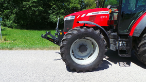 รถแทรคเตอร์ล้อ4WD การเกษตรซีรีส์5710 Massey Ferguson ประสิทธิภาพสูงพร้อมรถตักด้านหน้าที่ทนทานและเครื่องยนต์4x4ใหม่ - Product Image 3