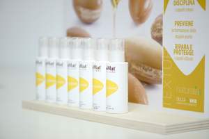 Huile capillaire ARGAN OIL FLUID SHINE pour tous types de cheveux avec effets texturisants et brillants, tenue légère, formule italienne - Product Image 2