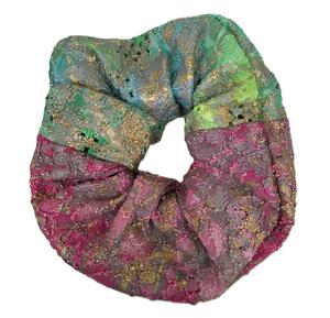 Scrunchie de pelo de tela personalizable de brocado para niñas lazo de Pelo elástico de dos colores hecho de material sintético duradero - Product Image 2