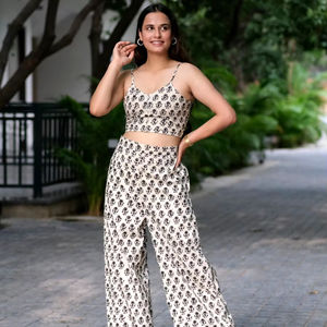 ชุดเซ็ตเสื้อผ้าแฟชั่นทันสมัยสำหรับผู้หญิง ผ้าเรยอนลายดอกไม้ สไตล์อินเดีย เสื้อคลุมและกางเกงขายาว ชุดลำลอง เหมาะเป็นของขวัญสำหรับเธอ - Product Image 1