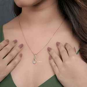 Trung tâm cổ điển Solitaire xuất hiện với cụm kim cương 18K mạ vàng gia chứng nhận bán gắn chéo trên mặt dây chuyền - Product Image 6