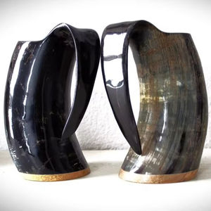 Tazas y Vasos Vikingos Modernos Hechos a Mano con Cuerno de Búfalo Ecológico, Diseñados para Beber de Forma Religiosa y Decoración del Hogar - Product Image 1