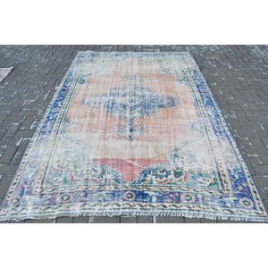 Alfombra Vintage de 6x8.9 pies, Alfombra Turca Grande, Alfombra de Lana a Cuadros Azul y Roja - Product Image 1