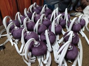 Capuche de fauconnerie traditionnelle de style arabe, en cuir artisanal, pour la chasse, capuche Qatri avec attaches en cuir - Product Image 3