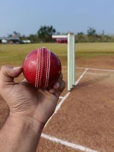 ชุดคริกเก็ต4ชิ้นทำจากหนัง Kookaburra ลูกบอลแข็งเข้าคู่ทดสอบ156กรัมออกแบบโลโก้ได้ตามต้องการ - Product Image 2