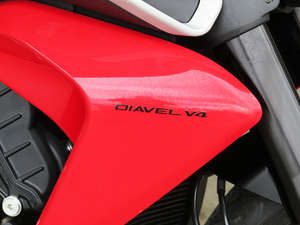 Motocicleta Diavel V4 Roja 2024 - Product Image 5