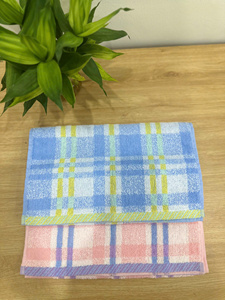 Juego de toallas de baño de secado rápido Patrón a cuadros Bordado Respetuoso con la piel Personalizable Desechable Servicios OEM Ofrecidos - Product Image 4