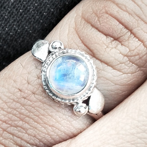 925พลอยมูนสโตนสีรุ้งแหวนเงินสเตอร์ลิงเครื่องประดับชั้นดีตั้งเป็นหนามเตยสำหรับงานเลี้ยงวันเกิดของเด็กผู้หญิง - Product Image 3