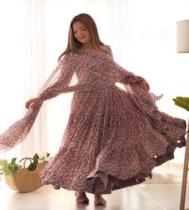 Ensemble Kurti Anarkali traditionnel indien en tissu Georgette Fox avec broderie fantaisie lourde, perles et travail Jari pour les fêtes - Product Image 1