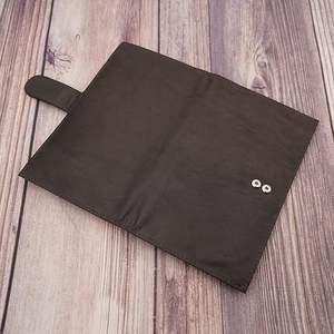 Cartera ligera de tendencia OEM para hombre, botón de cierre a presión, piel auténtica duradera de alta calidad, logotipo personalizado, precio al por mayor largo - Product Image 4