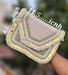 Pochette artisanale Boho chic avec broderie de glands de perles de coquillages pour les mariages occasions spéciales Un accessoire de déclaration - Product Image 2