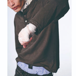 เสื้อฮู้ดดี้ผู้ชายทรงบ็อกซี่ แขนยาว คอเปิด ติดกระดุมครึ่งตัว ผ้าเทอร์รี่คุณภาพสูง ลุควินเทจ ผ้าฝ้ายฟอกทรงโอเวอร์ไซส์ - Product Image 4