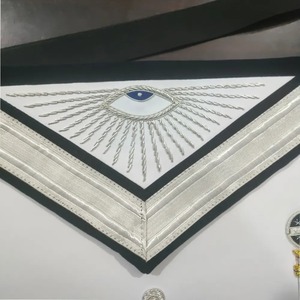 ผ้ากันเปื้อนออกแบบ 3 มิติ สำหรับพิธีกรรมสก็อตติชไรต์ ระดับแกรนด์มาสเตอร์ ของข่ายพิธีกรรมฟรีเมสัน งานสั่งทำระดับไฮเอนด์ พร้อมปักโลโก้และลูกปัดโลหะคุณภาพสูง ทนทาน - Product Image 3