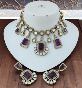 Ensemble de collier en pierre de Doublet Moissanite Tiyani Kundan Finition de qualité supérieure Ensemble de collier en laiton Parfait pour les fêtes, les occasions festives - Product Image 2