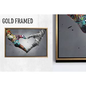 Impression sur toile Graffiti Love Hand : Œuvre d'art imprimée style Banksy, 1P Goldframedcanvas - Product Image 1