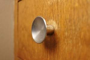 อุปกรณ์ตกแต่งเฟอร์นิเจอร์ทองเหลืองชุบทองสำหรับโต๊ะอาหาร ตู้เสื้อผ้า และตู้ครัว - Product Image 4