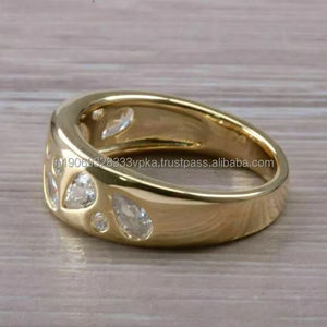Anillo de Eternidad Minimalista de Plata de Ley 925 Chapado en Oro con Engaste de Moissanita en Forma de Pera para Compromiso, Boda o Aniversario - Product Image 4