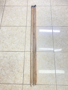 Mango de escoba de madera natural de eucalipto 120cm de longitud Origen Vietnam Gran cantidad Grado DE EXPORTACIÓN DE Vietnam - Product Image 2