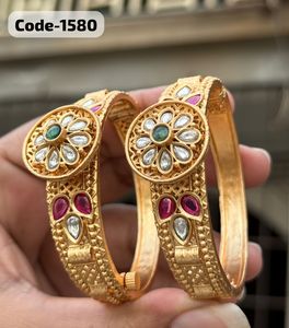 Bracelets élégants en métal Rajwadi avec finition or antique Travail multi-pierres Idéal pour les femmes Vêtements de mariée Festivals et célébrations - Product Image 6