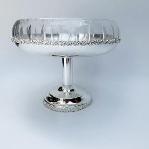 Bol sur pied en verre et métal argenté de qualité supérieure, parfait pour servir des desserts, des bonbons, des collations, des repas en famille et des occasions de célébration - Product Image 4