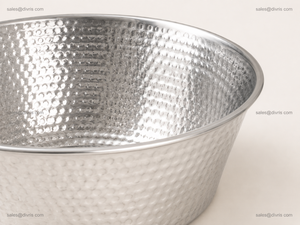 Bol à pédicure rond en métal avec finition martelée pour usage en salon de manucure - Product Image 3