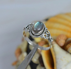 Bague en argent 925 avec labradorite naturelle, pierre ovale, cadeau pour elle, bague d'anniversaire - Product Image 1