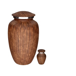 Urnes de crémation pour adultes en laiton à bas prix avec gravure à la main Urnes funéraires en laiton fabriquées en Inde 2024 - Product Image 2