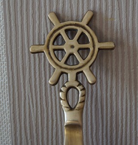 Calzador de Lujo con Diseño de Rueda y Acabado Dorado, Estilo Ergonómico y Elegante, Perfecto para el Hogar y como Regalo, Venta al por Mayor desde India - Product Image 4