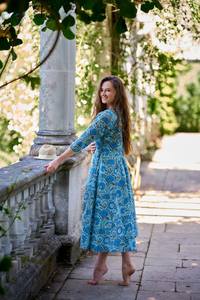 ชุดเดรสเลอาทำมือ สไตล์โบฮีเมียน ความยาวระดับน่อง พิมพ์ลายดอกไม้ด้วยมือ สีน้ำเงิน-น้ำตาล สำหรับใส่ลำลองหรือโอกาสพิเศษ - Product Image 3