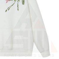 Sudadera con Capucha Premium Blanca Oversize para Mujer, con Bordado 3D Estético de Flores Rosas en la Parte Delantera, Cómoda, con Hombros Caídos, Colección de Invierno