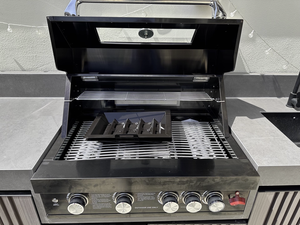 Nouveauté 2026, barbecue rotatif intégré en acier inoxydable noir <span class=keywords><strong>à</strong></span> 5 brûleurs, barbecue au <span class=keywords><strong>gaz</strong></span> GPL personnalisable pour jardin extérieur - Product Image 1