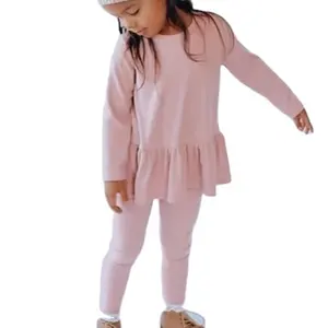 लड़कियों के फैशनेबल कपड़ों के सेट वसंत में दो कपड़े कपड़े पहने हुए बच्चे के कपड़े