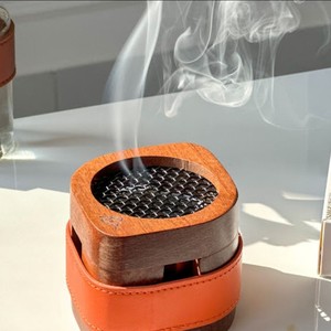 Quemador de Incienso Moderno de Madera y Metal con Tapa de Malla Metálica y Correa de Cuero, Resistente al Calor, para Decoración del Hogar y Regalos - Product Image 1