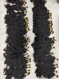 Vente en gros de cheveux humains vierges vietnamiens alignés avec de longues cuticules style noir ondulé naturel en vrac - Product Image 4