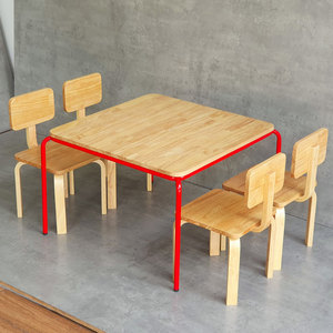 KGD028 Juego de Mesa Cuadrada de Diseño Escandinavo para Preescolar con 4 Sillas de Madera, Muebles Infantiles para Taller, Baño y Gimnasio - Product Image 1
