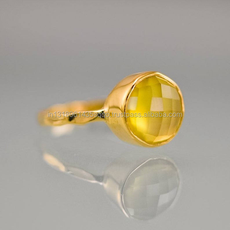 สีเหลือง