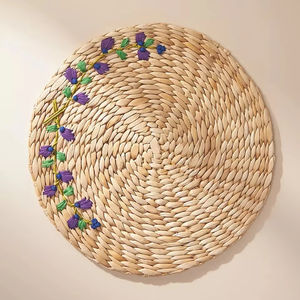 แผ่นรองจานผักตบชวาประดับดอกไม้ทำจากด้ายเป็นมิตรต่อสิ่งแวดล้อมแผ่นรองจานผ้าทอสำหรับตกแต่งโต๊ะในเวียดนามขายส่ง - Product Image 1