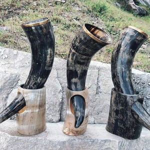 Corne à boire sculptée en forme de buffle Viking, écologique, pour table, taille personnalisée, couleur blanc et noir, moderne et élégante - Product Image 1